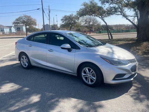 Used 2016 Chevrolet Cruze LT image 2