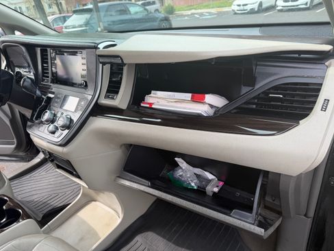 Used 2019 Toyota Sienna XLE image 13