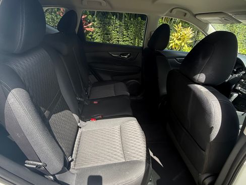 Used 2020 Nissan Rogue SV image 12