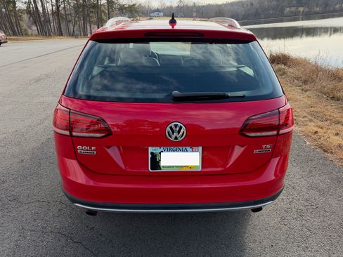 Used 2018 Volkswagen Golf Alltrack SE image 5