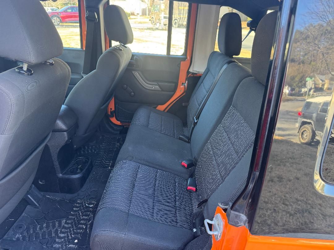 Used 2012 Jeep Wrangler Unlimited Sport w/ Connectivity Group AWD/4WD image 12
