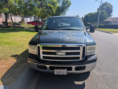 Used 2005 Ford F250 XLT image 2