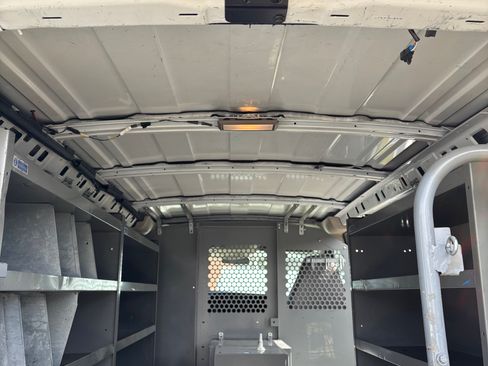Used 2006 GMC Savana 2500 RWD image 21