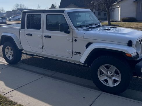 Used 2021 Jeep Gladiator Sport image 4