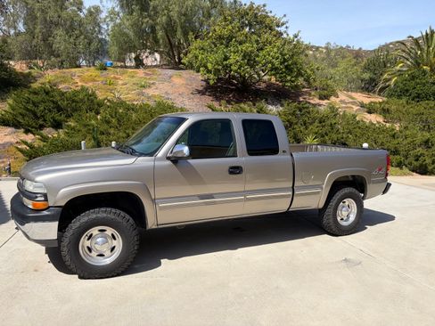 Used 2000 Chevrolet Silverado 2500 LS image 1