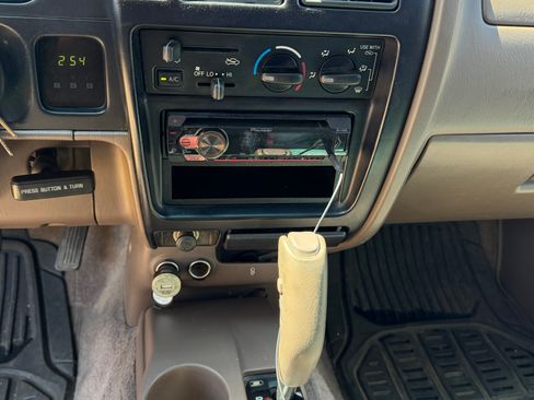 Used 2000 Toyota Tacoma PreRunner RWD image 9
