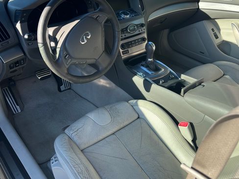 Used 2010 INFINITI G37 Journey w/ Premium Pkg image 6