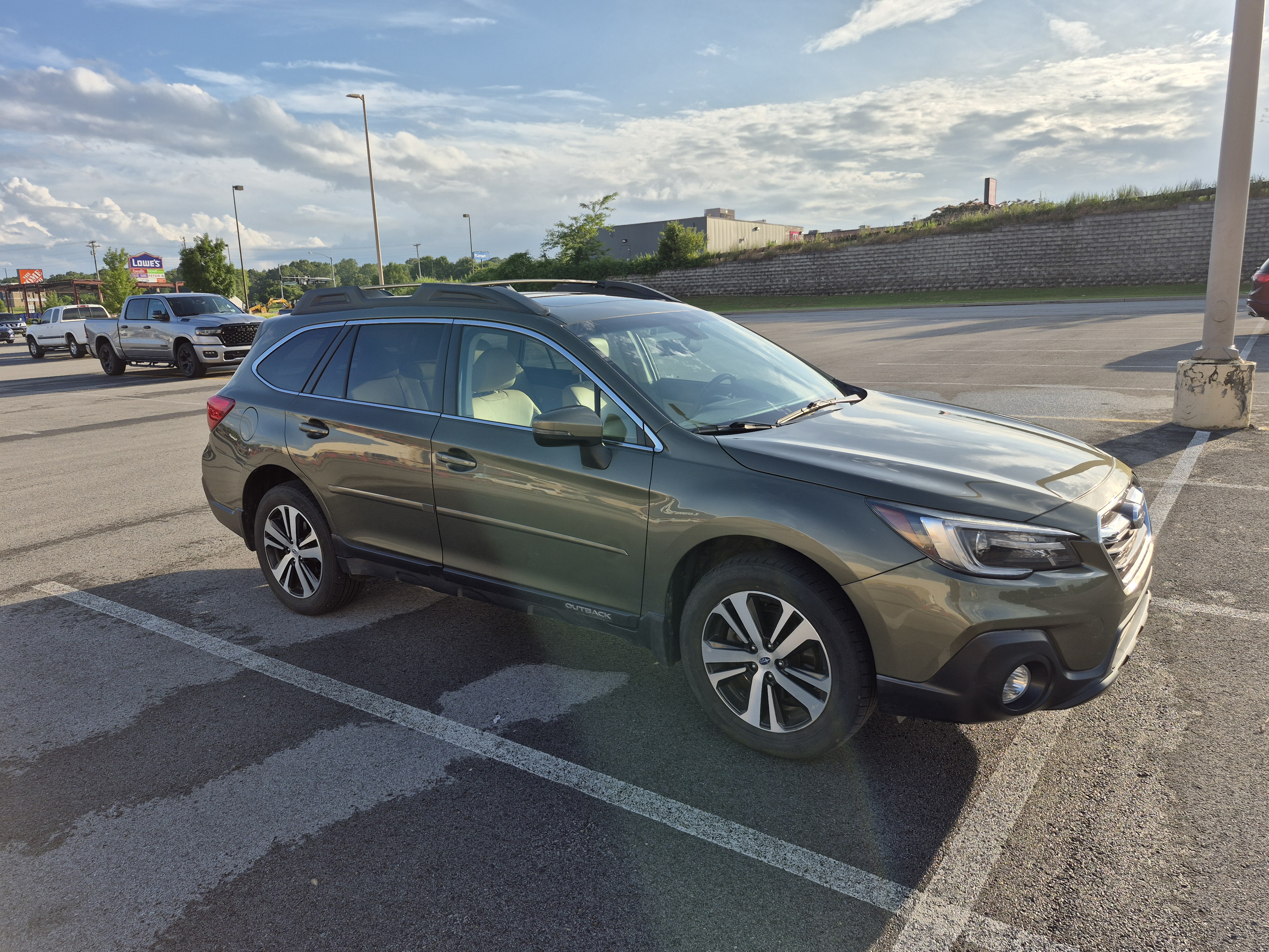 Used 2018 Subaru Outback 2.5i Limited AWD/4WD image 1
