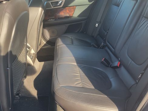 Used 2011 Jaguar XF image 15