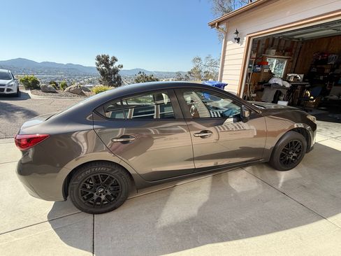 Used 2015 MAZDA MAZDA3 i Sport image 8