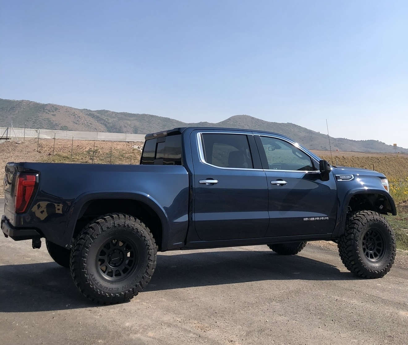 Used 2021 GMC Sierra 1500 SLT w/ SLT Premium Plus Package AWD/4WD image 4