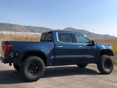 Used 2021 GMC Sierra 1500 SLT w/ SLT Premium Plus Package AWD/4WD image 4
