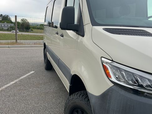 Used 2021 Mercedes-Benz Sprinter 2500 image 16