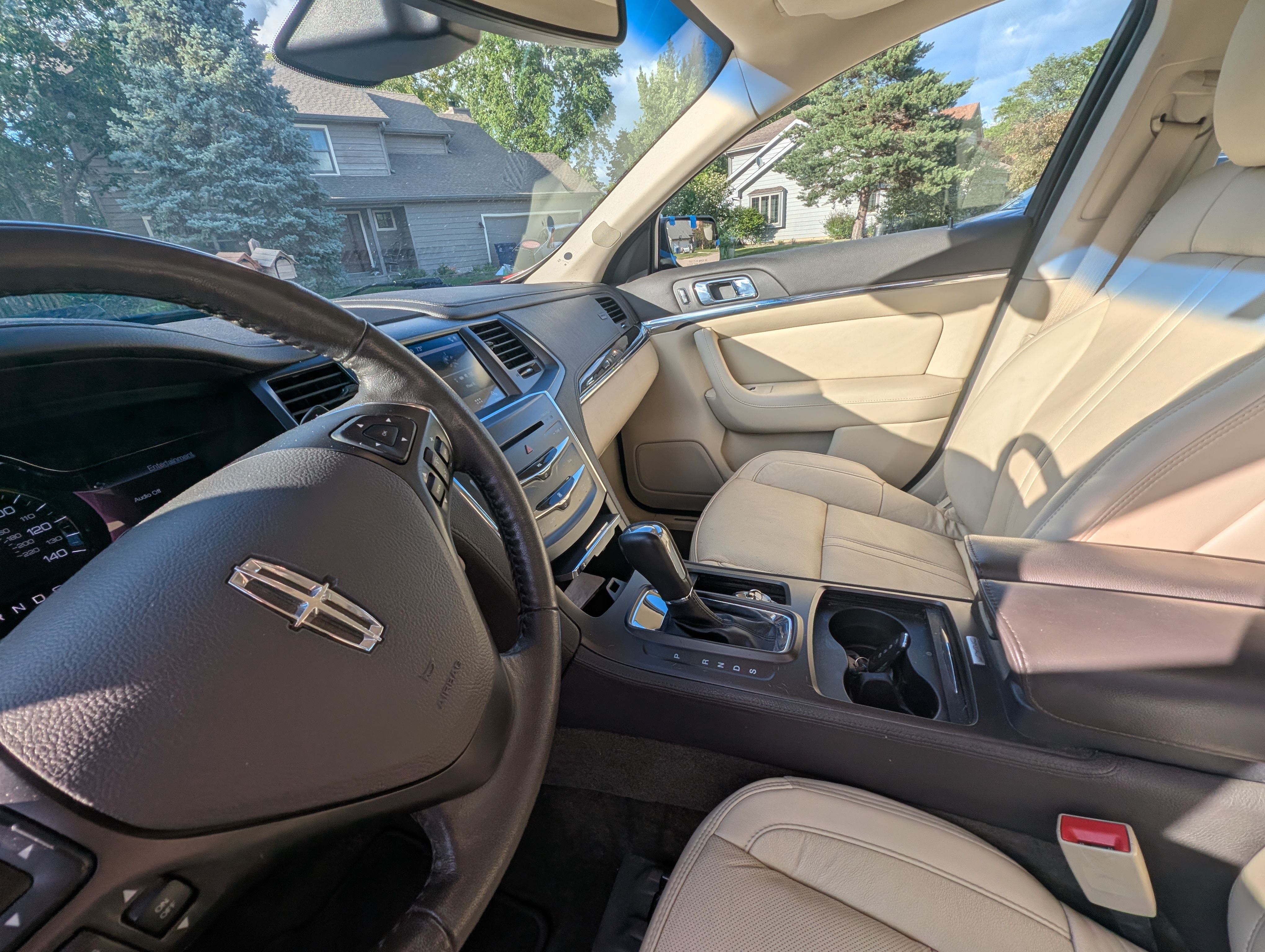Used 2016 Lincoln MKS FWD image 4