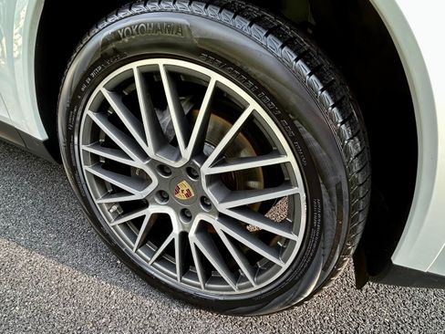 Used 2020 Porsche Cayenne AWD/4WD image 12
