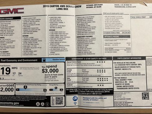 Used 2019 GMC Canyon Denali image 2