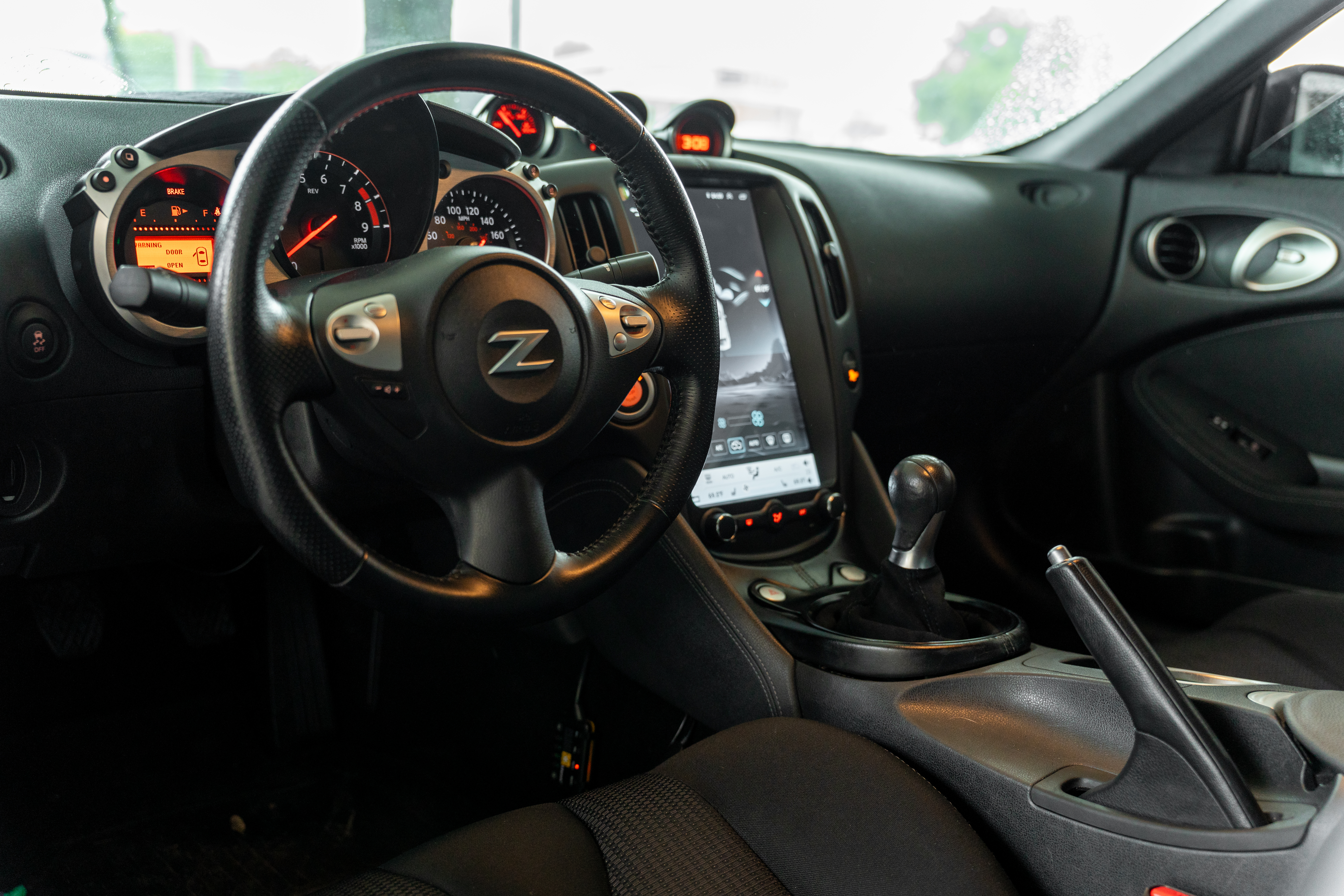 Used 2014 Nissan 370Z Coupe RWD image 23