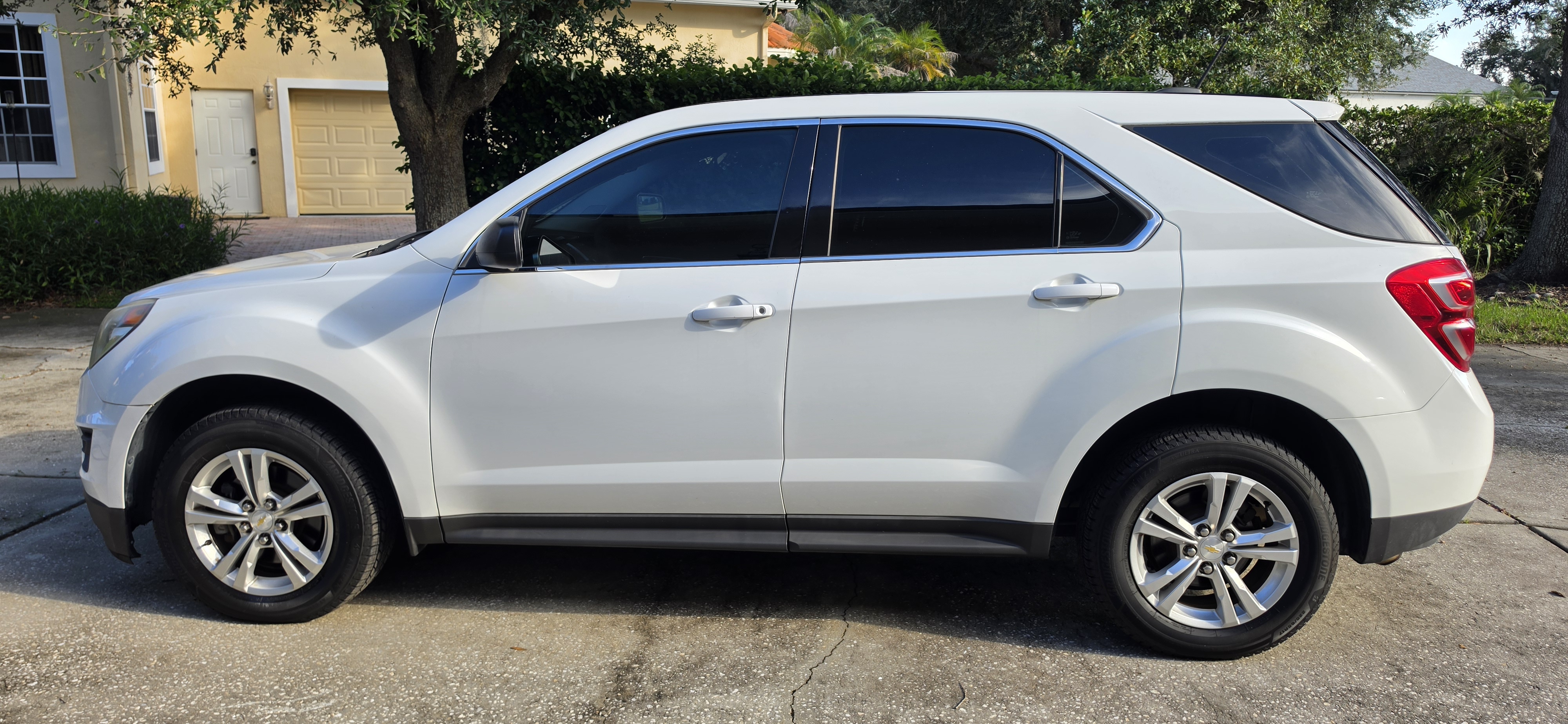 Used 2017 Chevrolet Equinox LS FWD image 1
