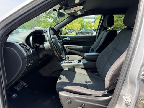 Used 2020 Jeep Grand Cherokee Laredo AWD/4WD image 8