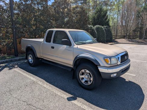 Used 2004 Toyota Tacoma PreRunner image 13