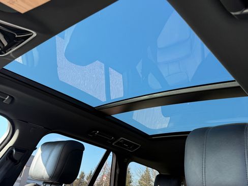 Used 2018 Land Rover Range Rover HSE image 28