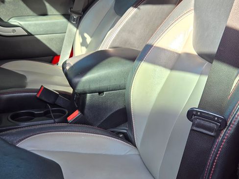 Used 2014 Jeep Wrangler Unlimited Sahara w/ Connectivity Group image 10