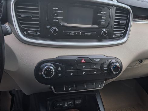 Used 2016 Kia Sorento LX w/ LX Convenience Package image 9