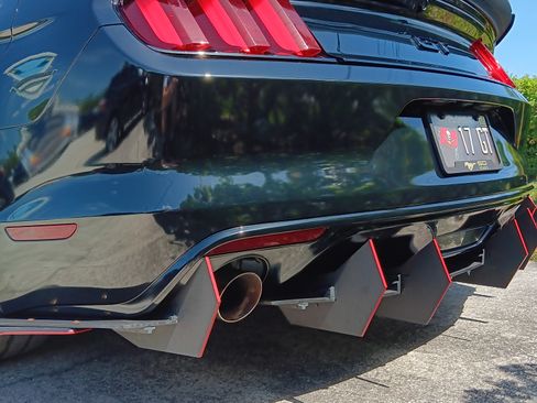 Used 2017 Ford Mustang GT w/ Black Accent Package RWD image 9