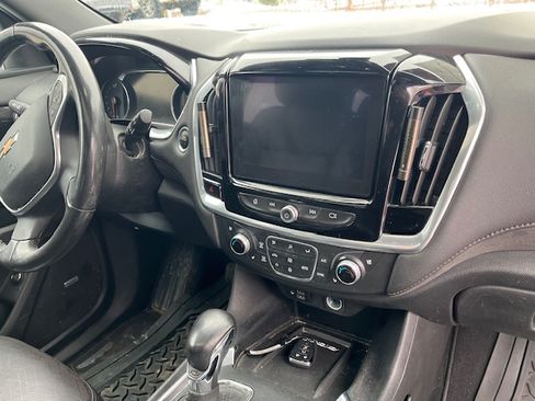 Used 2022 Chevrolet Traverse High Country image 9