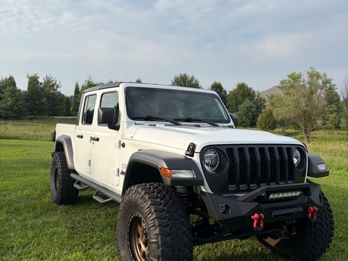 Used 2021 Jeep Gladiator Sport AWD/4WD image 6