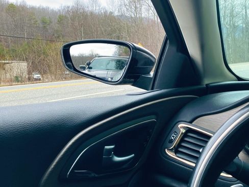 Used 2015 Chrysler 200 C w/ Navigation & Sound Group I image 11