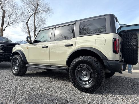 Used 2025 Ford Bronco Badlands image 2