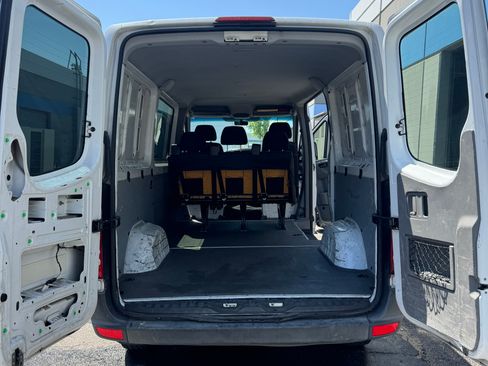 Used 2014 Mercedes-Benz Sprinter 2500 image 13
