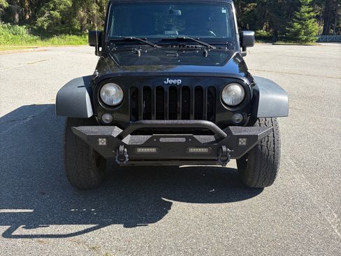 Used 2015 Jeep Wrangler Unlimited Rubicon AWD/4WD image 2