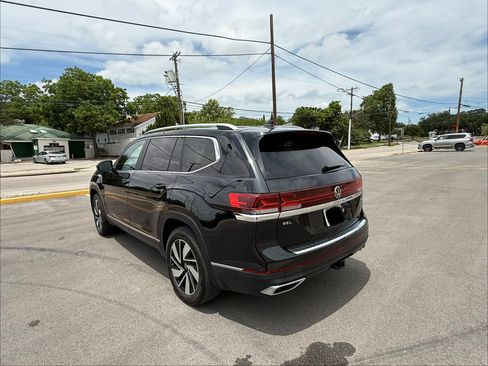 Used 2024 Volkswagen Atlas SEL AWD/4WD image 5