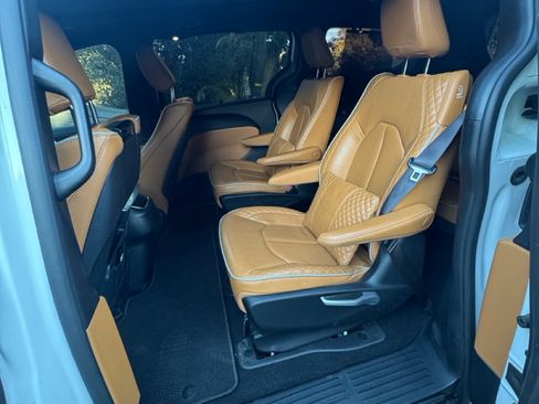 Used 2022 Chrysler Pacifica Pinnacle image 13