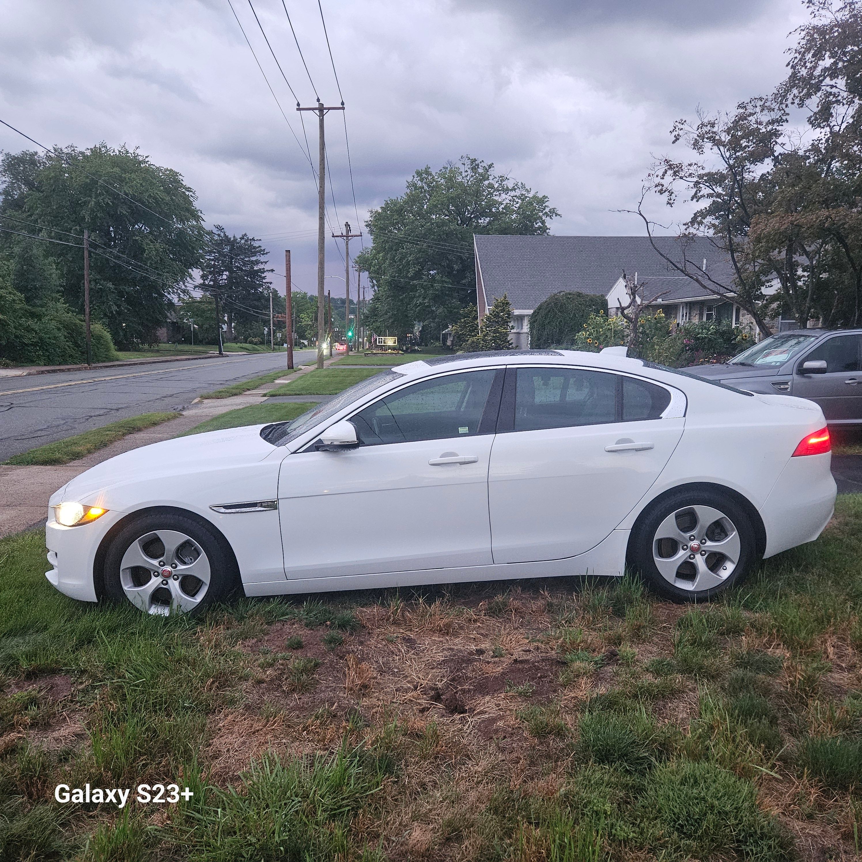 Used 2018 Jaguar XE RWD image 8