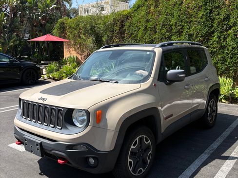 Used 2015 Jeep Renegade Trailhawk w/ Premium Leather Group AWD/4WD image 1