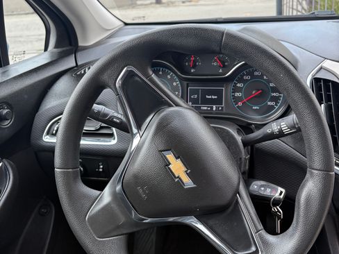 Used 2018 Chevrolet Cruze LS image 17