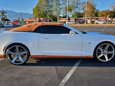 Used 2017 Chevrolet Camaro SS image 6