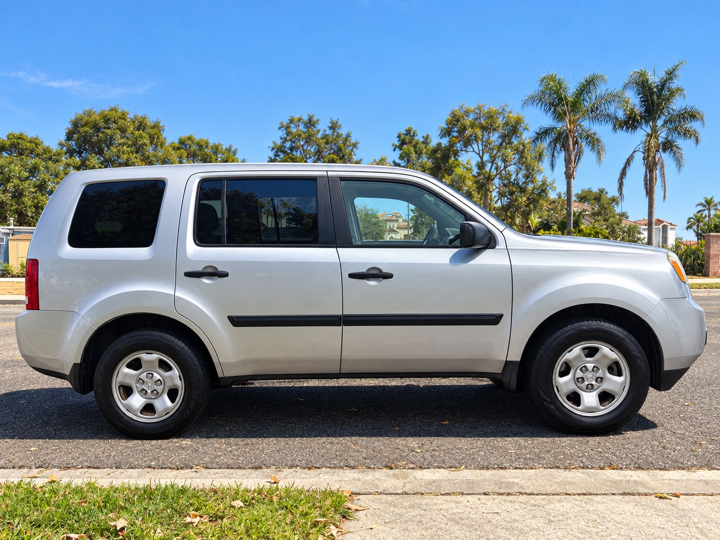 Used 2015 Honda Pilot LX image 1