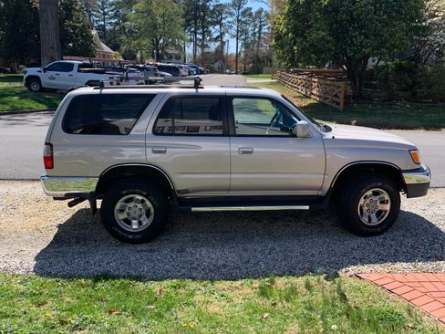 Used 1999 Toyota 4Runner SR5 image 1