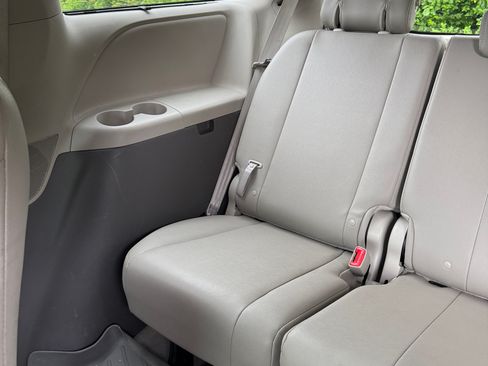 Used 2015 Toyota Sienna XLE Premium AWD/4WD image 11