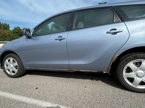Used 2006 Toyota Matrix XR w/ Extra Value Pkg 1 FWD image 5