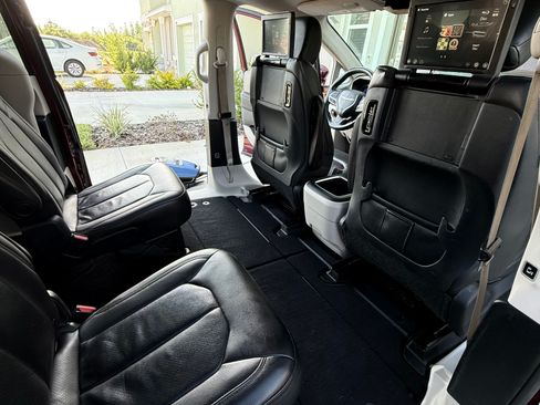 Used 2017 Chrysler Pacifica Touring-L Plus w/ Tire & Wheel Group image 14