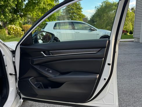 Used 2020 Honda Accord EX image 16