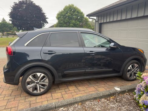 Used 2020 Kia Niro EX Premium FWD image 5