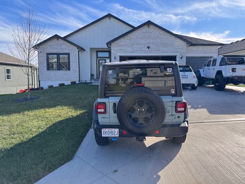 Used 2023 Jeep Wrangler Unlimited w/ Cold Weather Group image 14