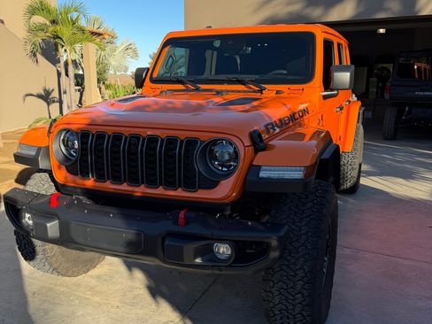 Used 2025 Jeep Wrangler Unlimited Rubicon image 9