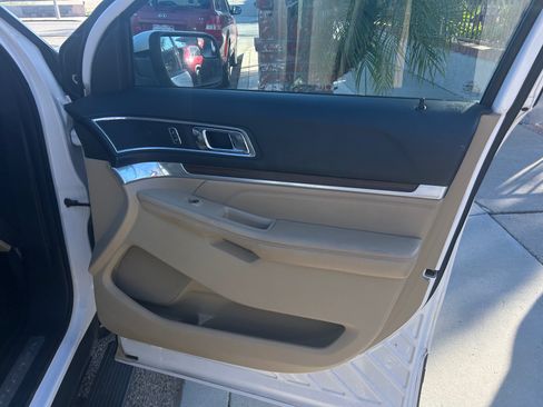 Used 2017 Ford Explorer Limited image 6